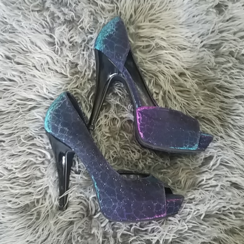 Open toe platform shoes